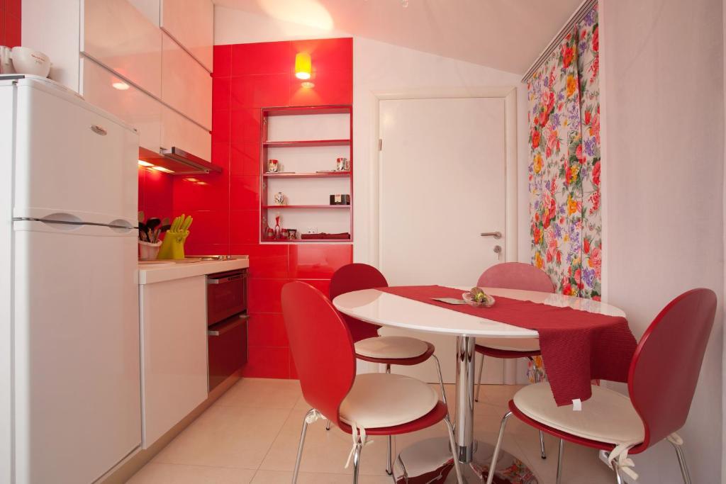 Apartments Tin Split Bilik gambar